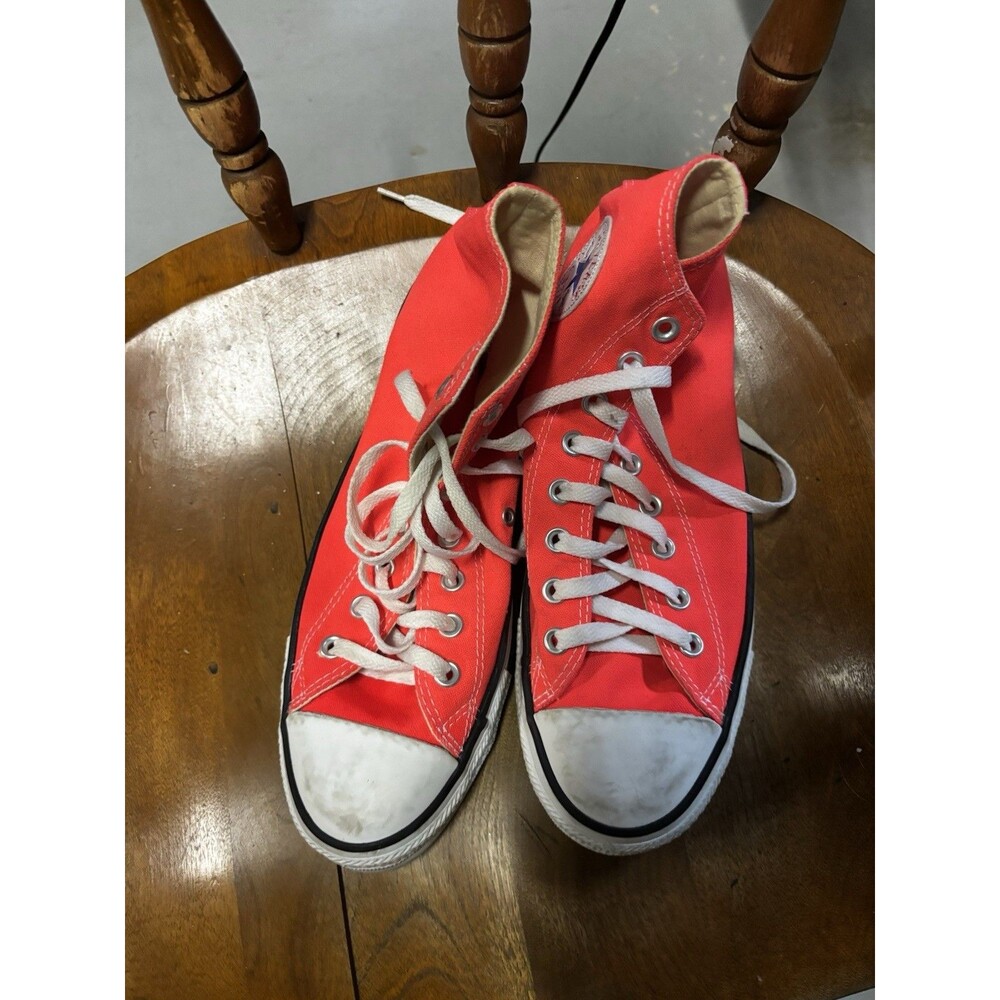 Size 9 - Converse Chuck Taylor All Star High Fiery Coral High Top